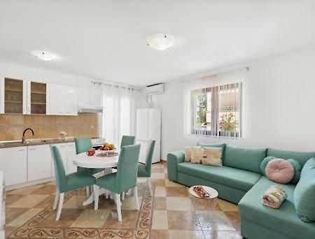 Apartmani Lorena Porec Bagian luar foto