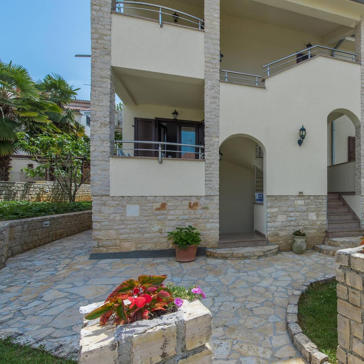 Apartmani Lorena Porec Bagian luar foto