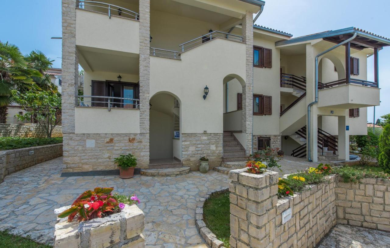 Apartmani Lorena Porec Bagian luar foto