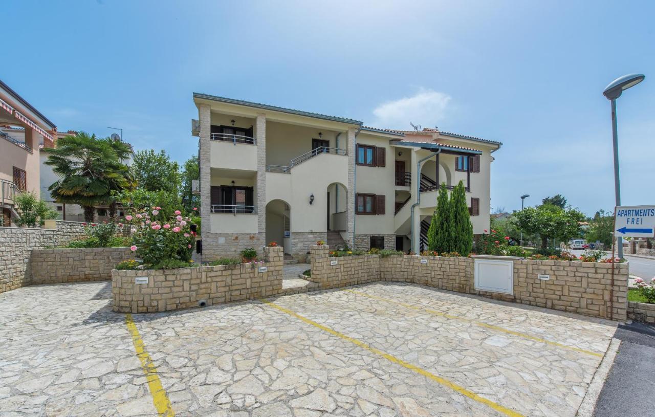 Apartmani Lorena Porec Bagian luar foto