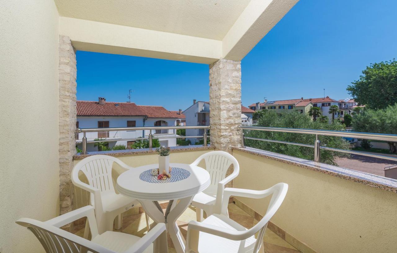Apartmani Lorena Porec Bagian luar foto