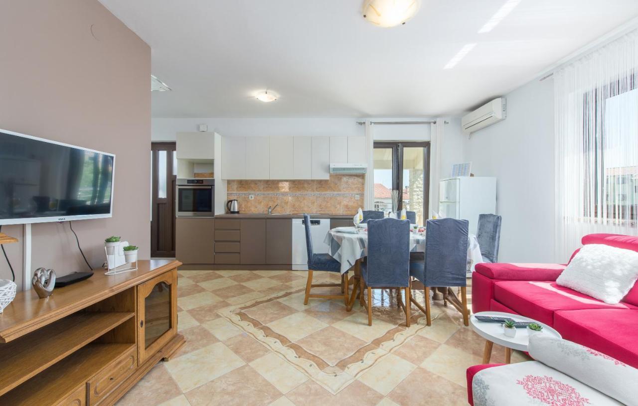 Apartmani Lorena Porec Bagian luar foto