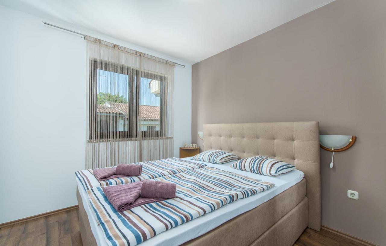 Apartmani Lorena Porec Bagian luar foto